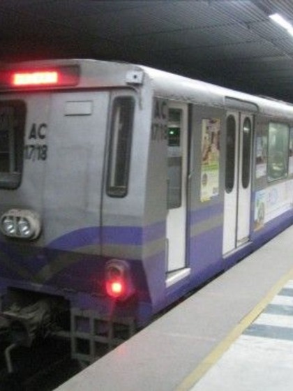 <p>2002 में पहली मेट्रो के संचालन के बाद से, आज दिल्ली मेट्रो पूरे दिल्ली-एनसीआर को जोड़ती है और लाखों लोगों के सफर को आसान बनाती है।</p>
