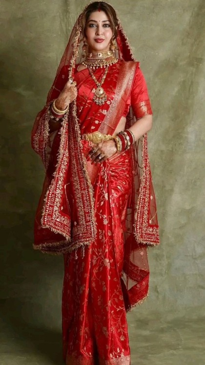 वट सावित्री पूजा में दुल्हन सी दिखेंगी आप, वियर करें 8 Saree Designs