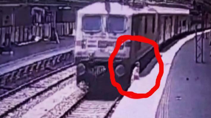 Agra UP Raja Mandi Railway Station 