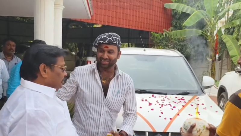 Salem RR Briyani owner Tamilselvan Gifted a car to BiggBoss fame Cool Suresh gan