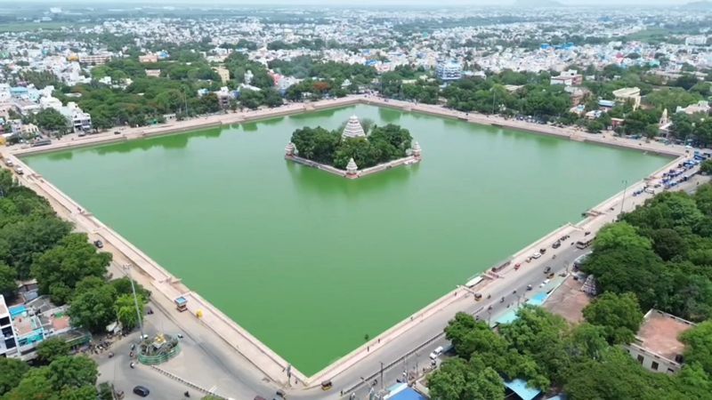 Vandiyur Mariamman Teppakulam reached its full capacity following incessant rain in Madurai vel