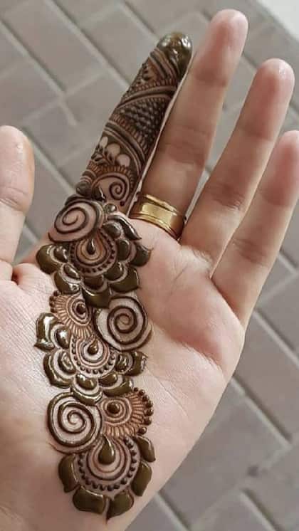 हाफ सर्कल बेल डिजाइन मेहंदी