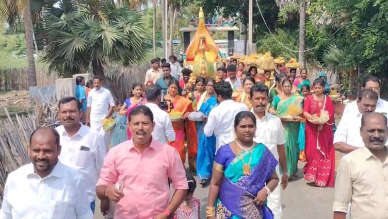 Grand Ear piercing ceremony held in Ramanathapuram where uncle gave lot of seervarisai smp