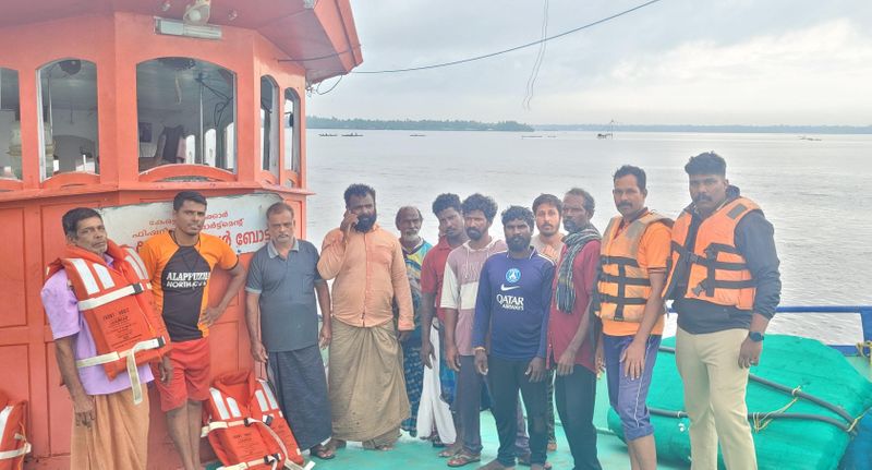 eight fisher men rescued after boat engine off in sea