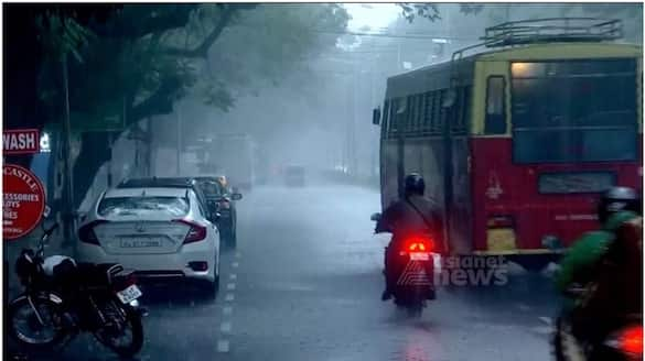 kerala latest rain update imd issued yellow alert in 10 districts chance to heavy rain fall and lighting