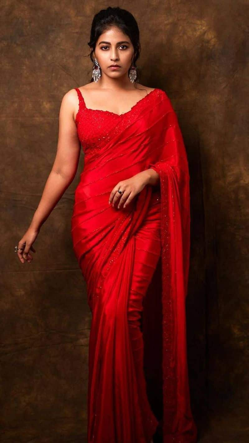 south Actress anjali latest saree look in summer 2024 xbw