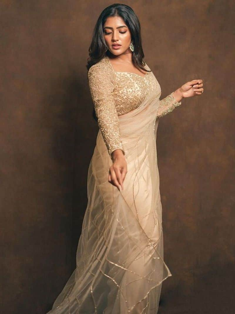 Eesha Rebba latest saree zkamn