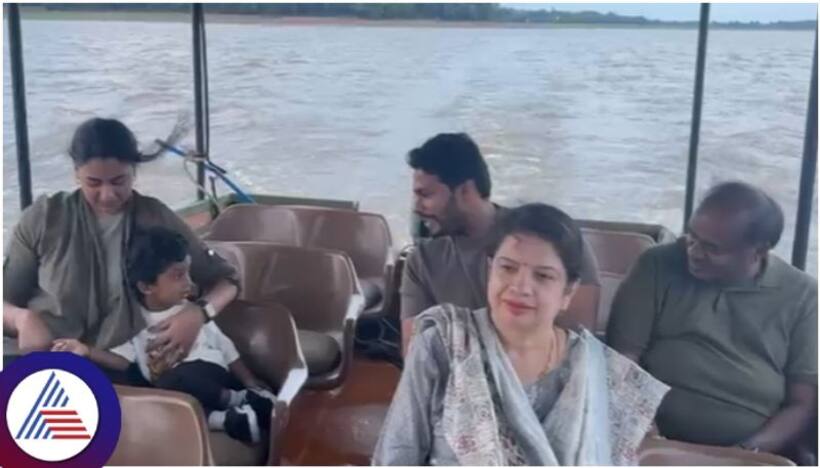 ವಿದೇಶದಿಂದ ಬಂದ ಪ್ರಜ್ವಲ್‌ ರೇವಣ್ಣ, ಕುಟುಂಬದೊಂದಿಗೆ ವಿಹಾರಕ್ಕೋದ ಕುಮಾರಣ್ಣ