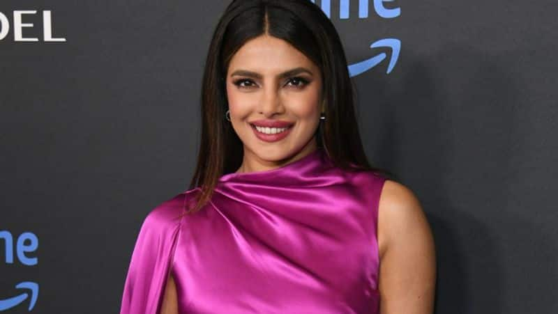 Actress Priyanka Chopra told that do not work like robot and be fashion for that srb