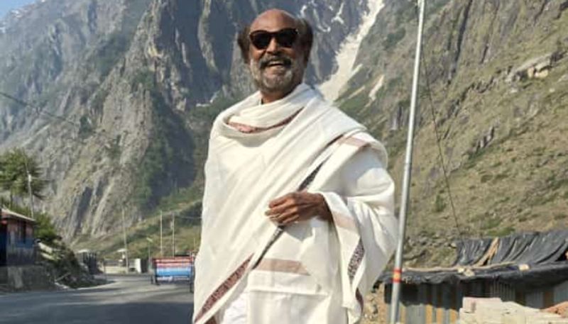 Rajinikanth's picture from his spiritual journey goes, superstar looks simple in dhoti and shawl RKK