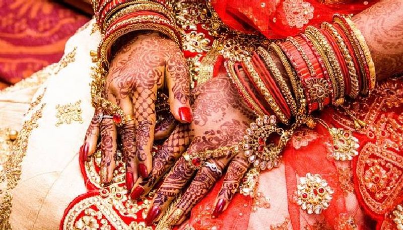 bride walks out of wedding after police constable groom demands 30 lakh dowry 