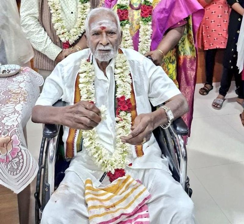 On the occasion of his birthday he met his father Kumari Anandan and wished him Tamilisai KAK