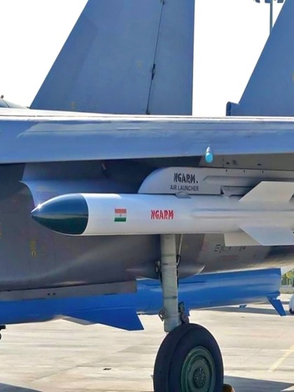 <p>रूद्रम 1 मिसाइल को दुश्मनों का काल माना जा रहा है। अब वायुसेना इसे राफेल और तेजस फाइटर में लगाने की तैयारी में है। </p>
