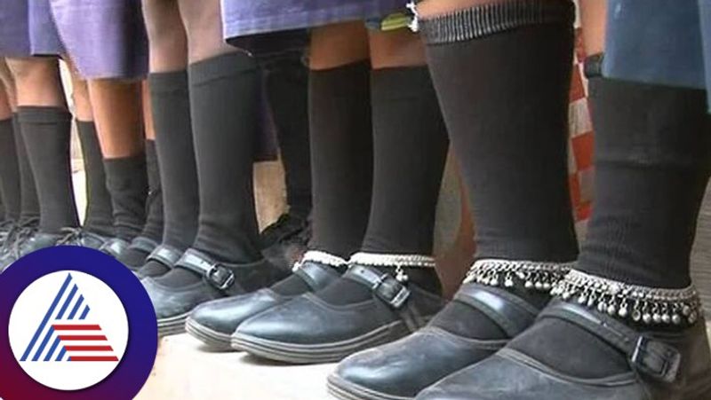 Karnataka government fixed the price 7 years ago for the purchase of school children's shoes and socks rav