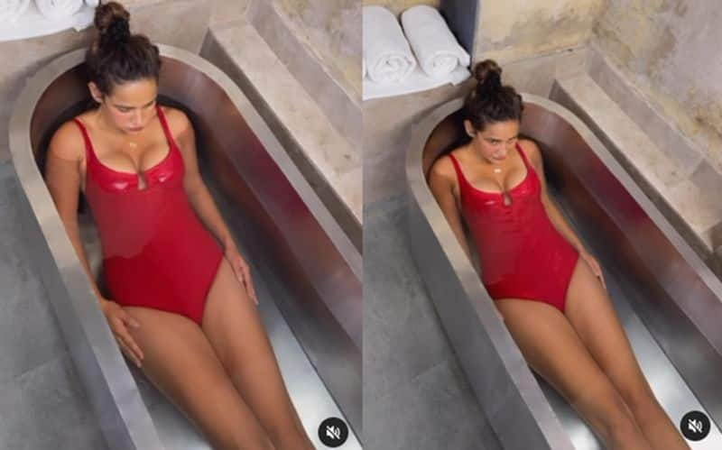 Bollywood Actress Aisha Sharma share Bath tub video with Red monokini goes viral ckm