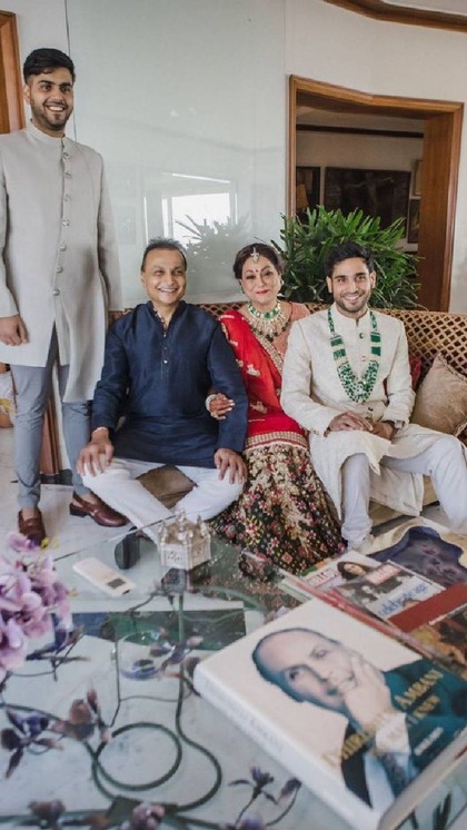 <p>अनिल अंबानी ने नई कंपनी "रिलायंस जय प्रॉपर्टीज प्राइवेट लिमिटेड" शुरू की है। 'जय' नाम उनके बेटों जय अनमोल अंबानी और जय अंशुल अंबानी से जुड़ा है।<br />
 </p>
