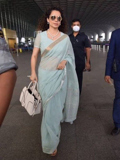 <p>राजनीती में आने के बाद बॉलीवुड की क्वीन  कंगना का लुक एकदम बदल गया है।अब वो ज़्यादातर कॉटन और लिनेन की साड़ी में नज़र आती हैं।   </p>
