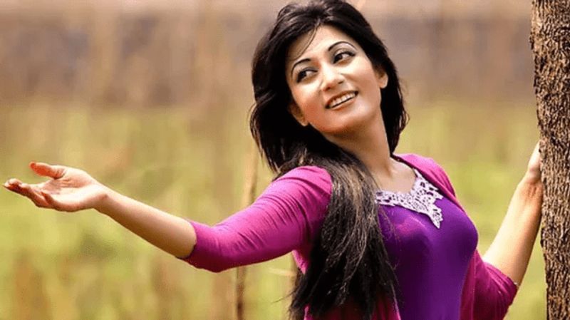 Bangla Actress Rishta laboni shimana passed away at 39 due to brain haemorrhage ckm