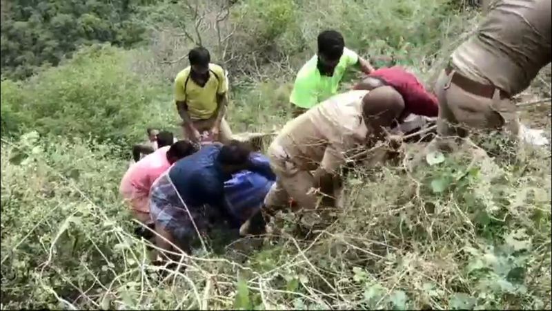 1 person killed 5 persons highly injured while jeep accident at theni hills road vel