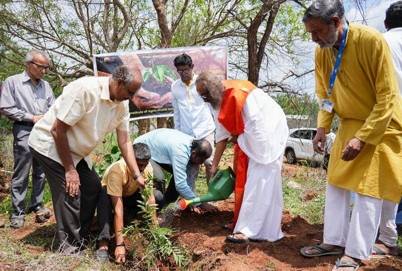 Sri Ravi Shankar Guruji Art of Living launched a program to plant 1 crore saplings across India gvd