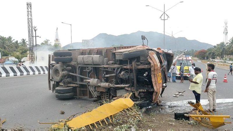 Lorry driver killed road accident in krishnagiri vel