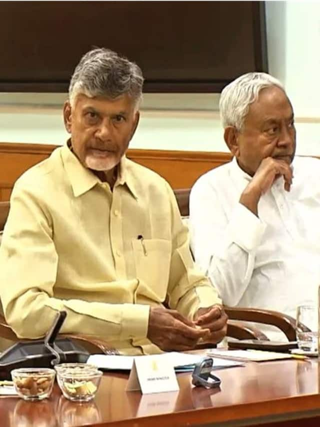 CM Nara Chandrababu Naidu Best Efforts Wont Secure Special Status for Andhra pradesh AKP