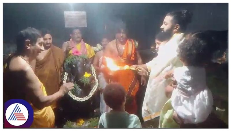 Sandalwood director and actor Rishab Shetty visited Gokarna Temple at Uttara Kannada srb