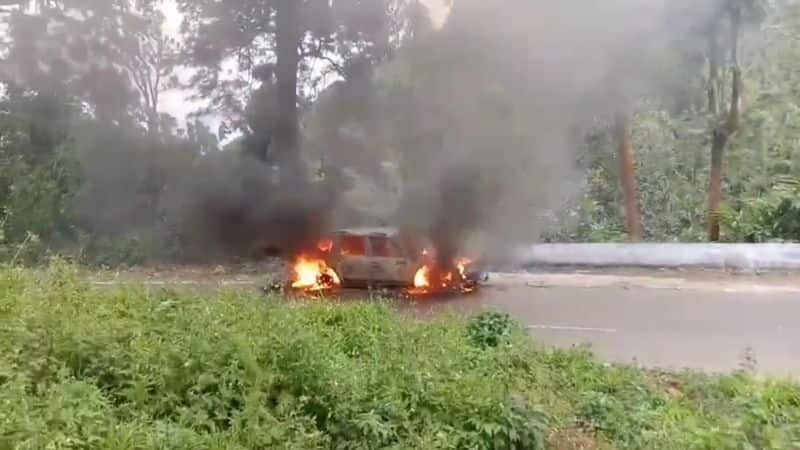 car stuck fire accident at theni district vel