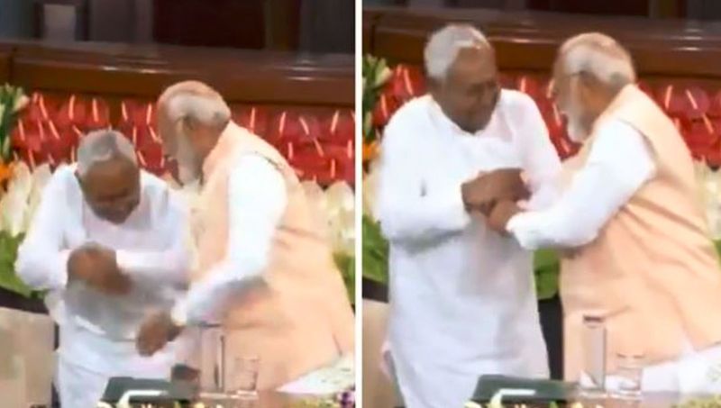 Bihar CM kingmaker Nitish Kumar Trying To Touch Prime Ministers feet: Narendra Modi immediately stopped him Video viral akb