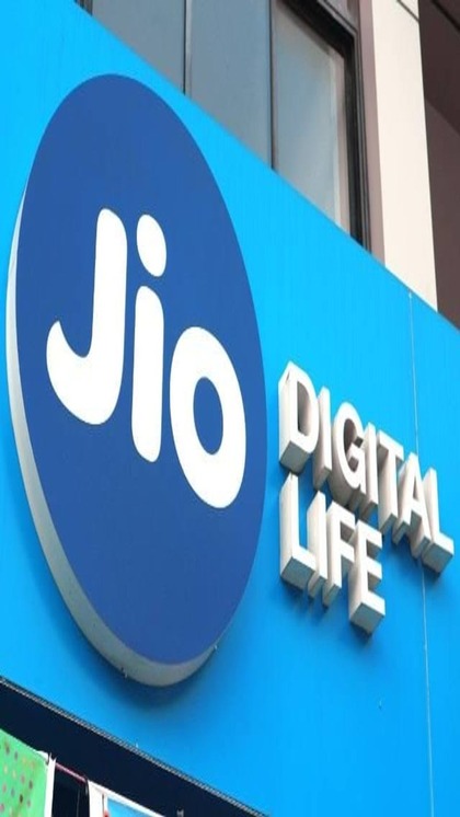 <p>ऐसे में आपको साल में करीब 13 सर्किल का रिचार्ज कराना पड़ता है, लेकिन हम आपको पूरे साल के लिए फ्री डेटा और अनलिमिटेड कॉलिंग वाले प्लान के बारे में बताने जा रहे हैं।<br />
 </p>
