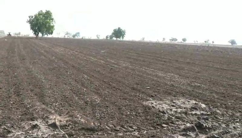 Farmers Expecting Drought Compensation and Crop Insurance in Chitradurga grg 