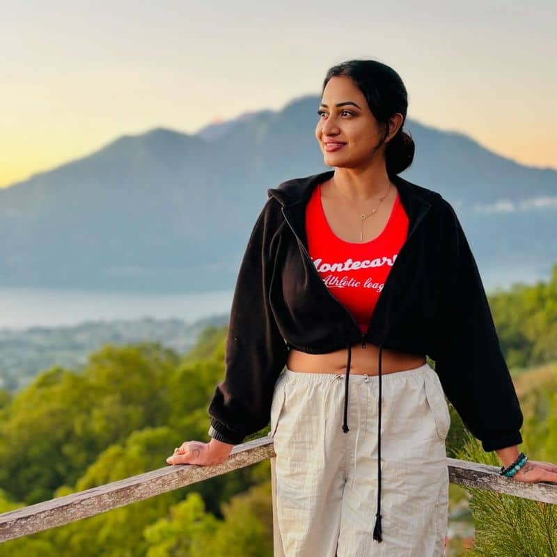 Tamil Serial Actress Janani Ashokkumar enjoying her vacation in Bali Island latest photos goes viral Rya