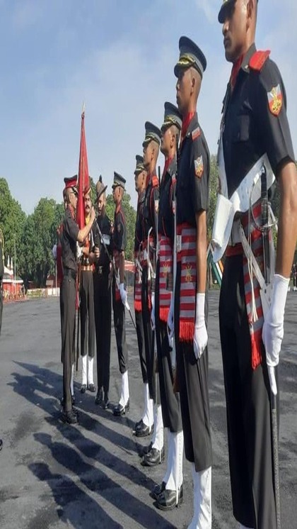 <p>इंडियन आर्मी की वर्ल्ड की सबसे बड़ी सेनाओं में गिनती की जाती है। वर्तमान में भारतीय सेना में कुल 14 लाख से ज्यादा एक्टिव सोल्जर हैं। वर्ष 2023 में इसमें अग्निवीर स्कीम लागू हुई। </p>
