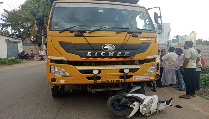 35 Years Old Young Man Killed due to Tipper Truck Bike Accident at Anekal in Bengaluru Rural grg 