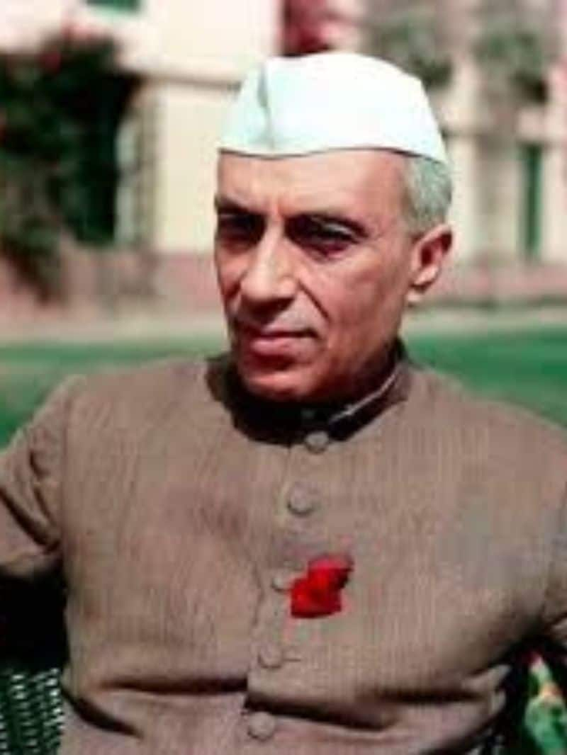 On August 15, 1947, Nehru intended to welcome the British Union Jack and the tricolor-rag