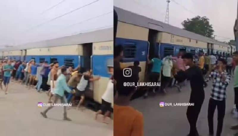 passengers pushing train viral video 