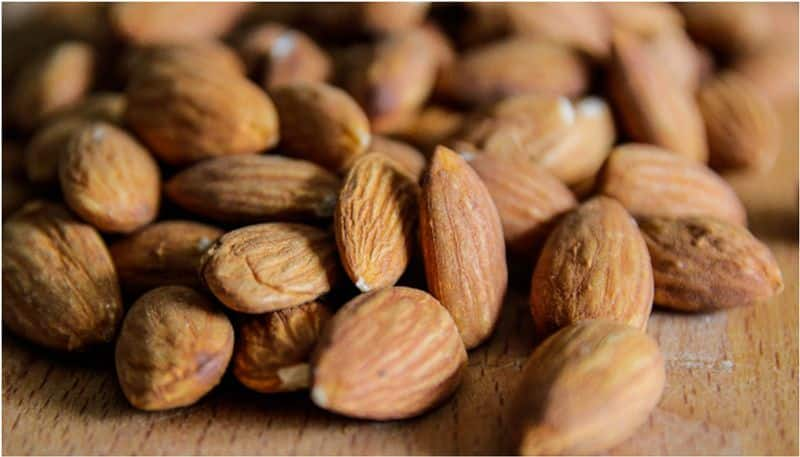 reasons why everyone should eat 3 almonds early morning