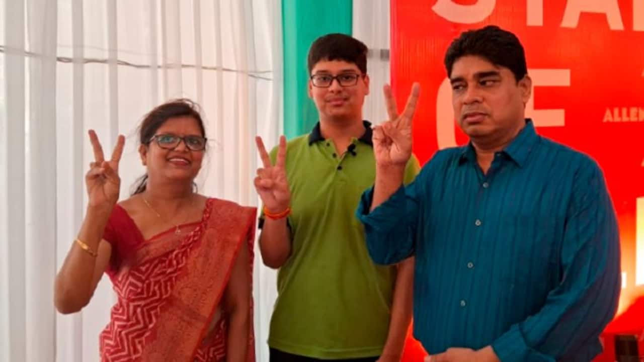 JEE Advanced Topper 2024: जुनून ऐसा कि स्कूल में टीचर्स से पूछते क्यों कम आए नंबर? अब JEE एडवांस में 1st रैंक 