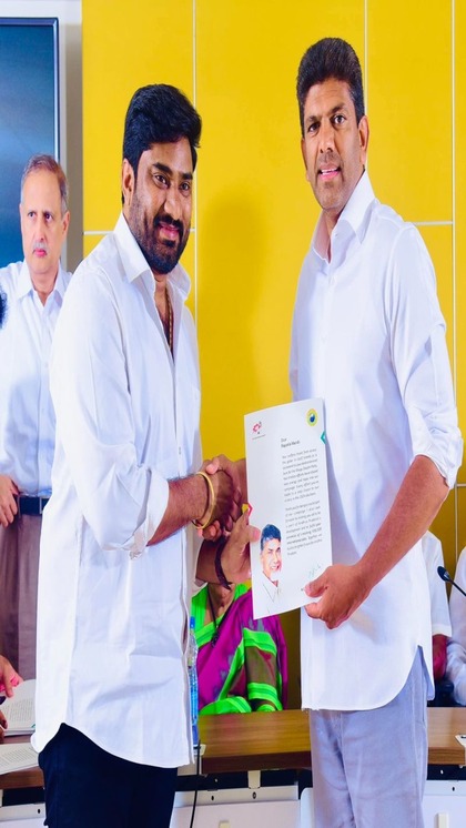 <p>आंध्र प्रदेश के गुंटूर सीट से TDP नेता डा. चंद्रशेखर पेम्मासानी के पास 5700 करोड़ रुपए की संपत्ति है। YSRCP के किलारी वेंकट रोसैया को 3.4 लाख से अधिक मतों से हराया।</p>
