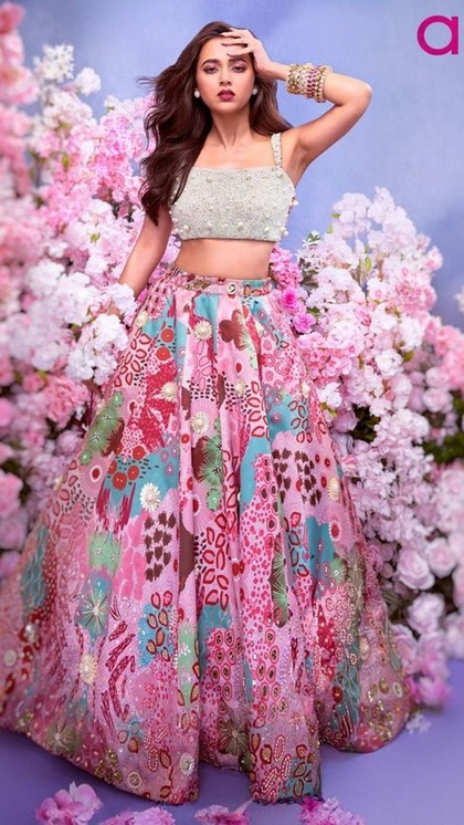 समर वेडिंग में दिखेंगी कयामत, स्टाइल करें Tejasswi Prakash के 8 लहंगे
