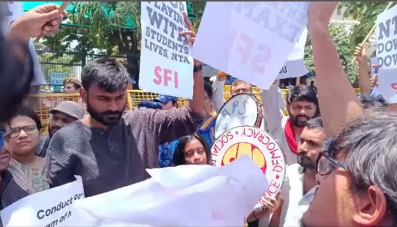 NEET Controversy Protests in National Capital Organizations including SFI are in front of the Ministry of Education