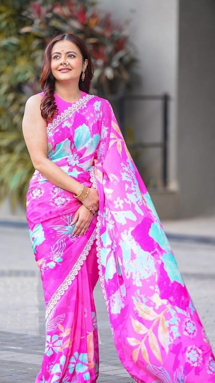 पतली कमर पर फिदा होंगे पतिदेव,पहनें Devoleena Bhattacharjee की 8 साड़ी