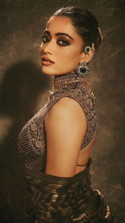 पड़ोसन करेगी तांका-झांकी! जब वियर करेंगी Rashmika Mandanna से Blouse