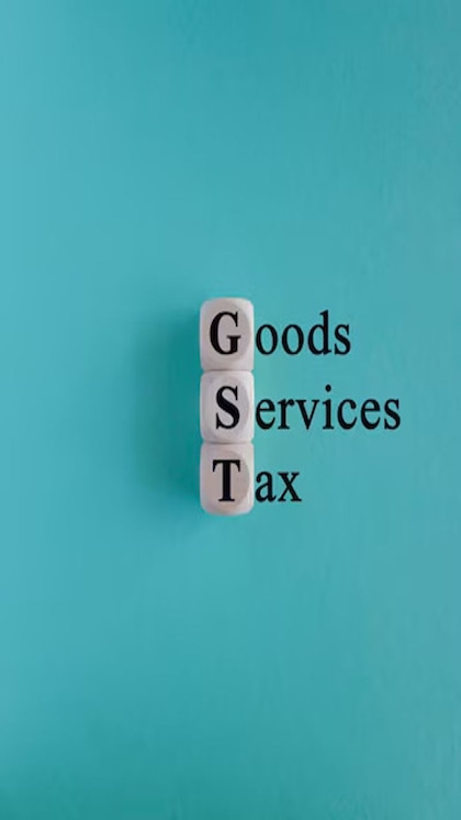 <p>18% GST वाले शिशु फूड प्रोडक्ट जिनमें दूध और अन्य न्यूट्रेंस शामिल हैं उन्हीं पर लगता है। बाकी मिल्क प्रोडक्ट पर 5% GST लगाया जाता है। ये आदेश राजस्थान AAR के निर्णय के बाद आया है।</p>
