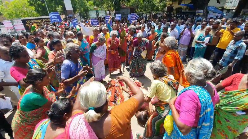 people protest against government hospital shifting in nagapattinam vel