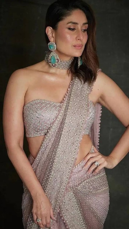 <p>करीना कपूर का हॉट लुक देख कोई भी दीवाना हो जाए। करण जौहर की फिल्मों की सभी हिरोईन का ट्रेडीशनल लुक कमाल का होता है। </p>
