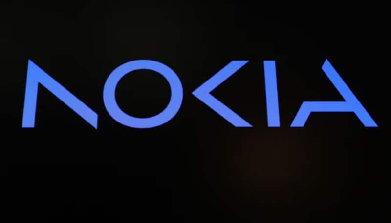 Nokia CEO ekka Lundmark makes world first immersive phone call in 3d mode 