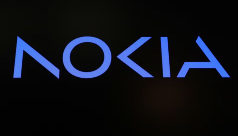 Nokia CEO ekka Lundmark makes world first immersive phone call in 3d mode 