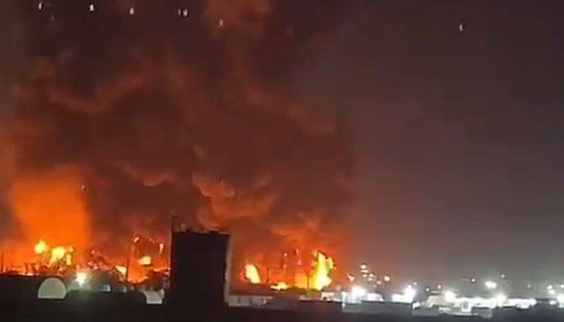 Several injured after huge fire breaks out at oil refinery in Iraq's Irbil, dramatic videos go viral (WATCH) snt