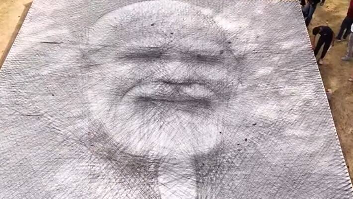 PM Modi 30 feet long string portrait